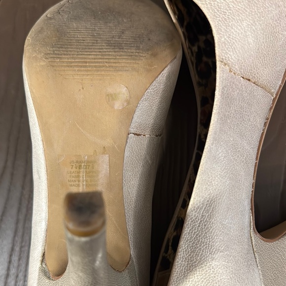 Jessica Simpson Gray Silver Peep-Toe Heels - Picture 4 of 4
